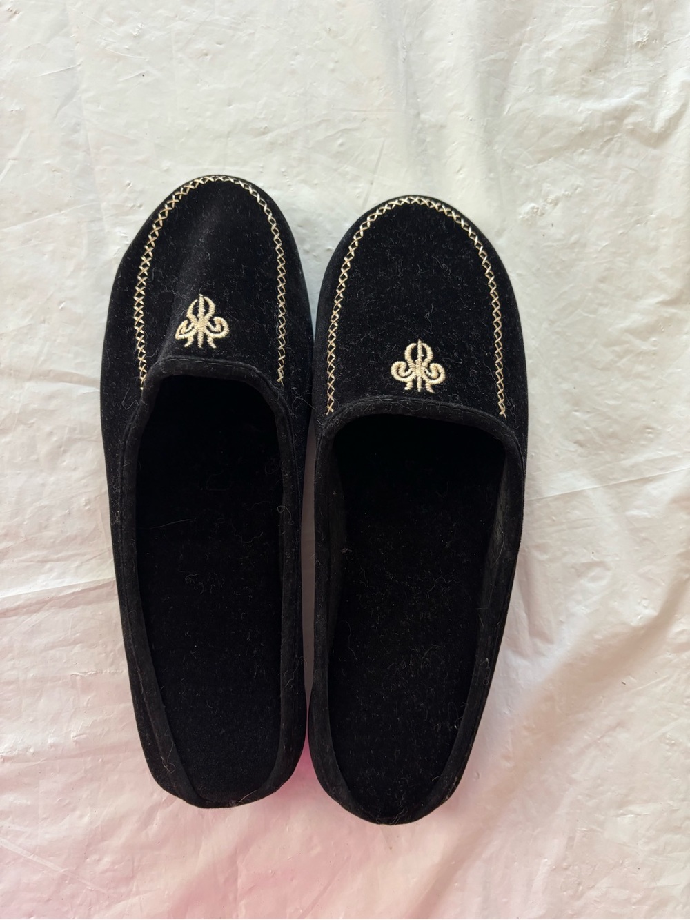 NWOT Avsa Black Velvet Slip-On Mule Slippers with Gold Stitching SZ 7.5 Euro 38 - Picture 2 of 9
